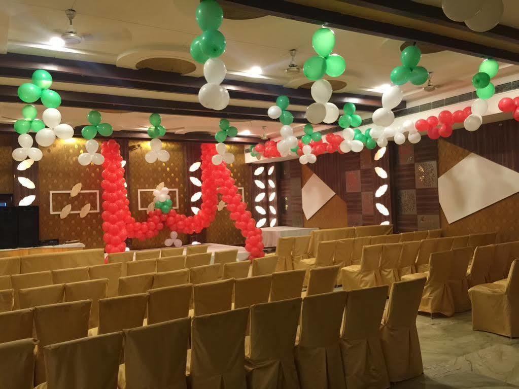 Sheel Gopal Vision Hotel Mathura Exterior photo