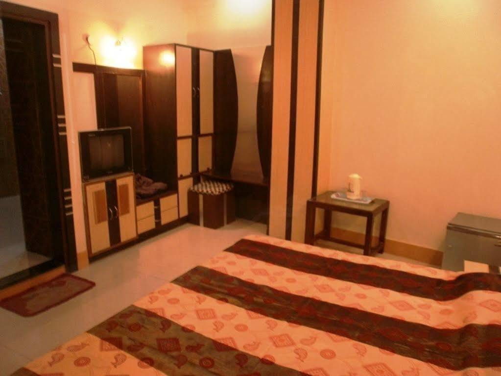 Sheel Gopal Vision Hotel Mathura Exterior photo