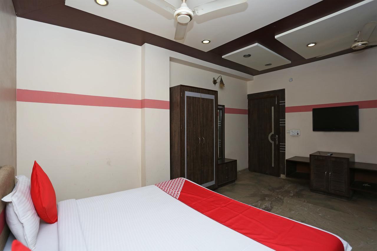 Sheel Gopal Vision Hotel Mathura Exterior photo