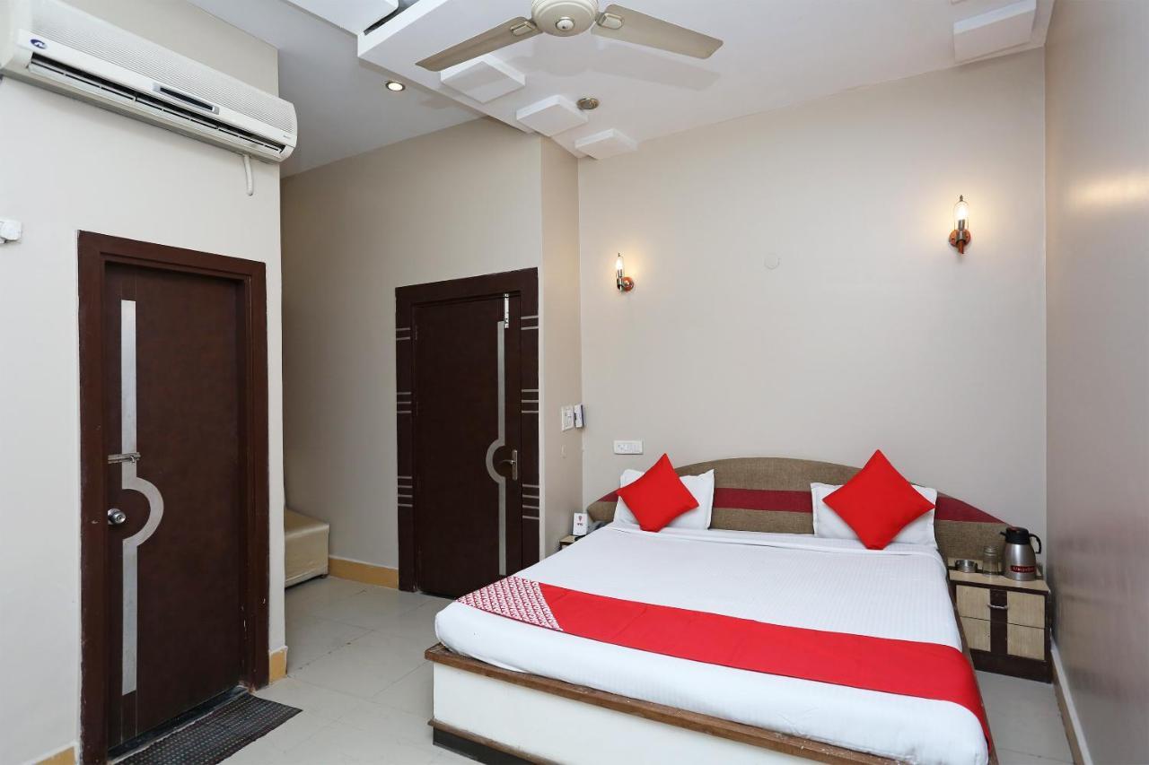 Sheel Gopal Vision Hotel Mathura Exterior photo