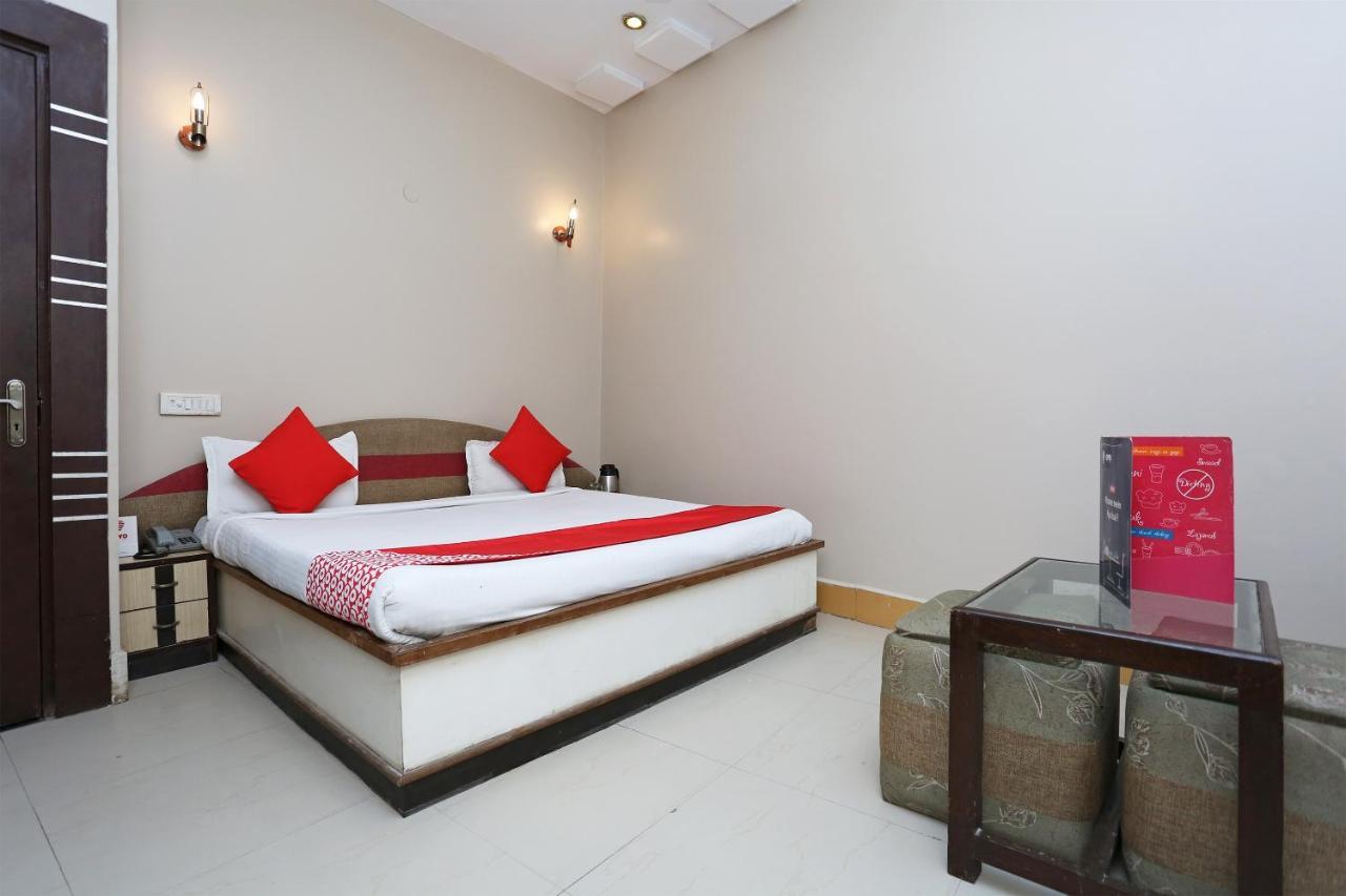 Sheel Gopal Vision Hotel Mathura Exterior photo